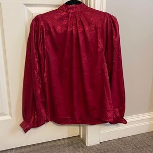 NWOT VICI sateen top Size Small